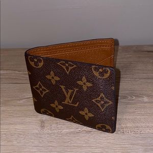 “Louis Vuitton wallet